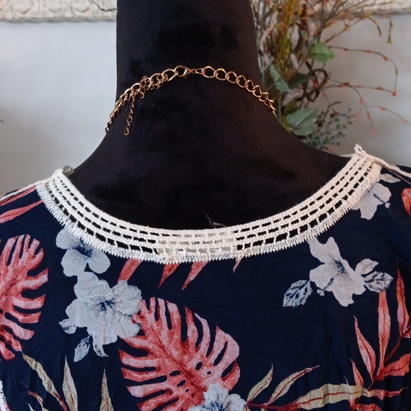 A Very Cute Floral Lacey Cardigan Size Sm - Picture 6 of 13